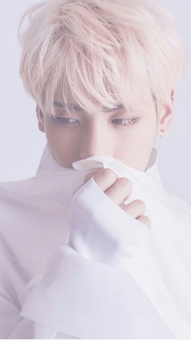 I'm absolutely crushed about what happened. Condolences to SHINee, Jonghyun's family &amp; friends and fellow Shawol's 💗

#RIPJonghyun #SHINee
