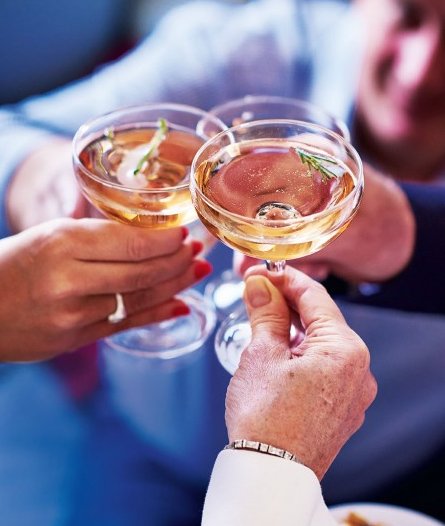 CastleBrookwine's tweet photo. 1 week to go! ✨ 

Create a delicious cocktail using our Classic Cuvée with a few additional ingredients - delicious!

https://t.co/rPz4OlSfS5 https://t.co/Ja7jZNrmh2
