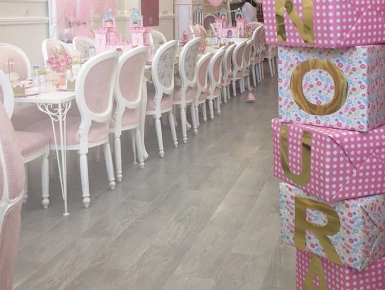 nasheetnet's tweet photo. أجمل هدية لأميرتك : حفلة شاي في مركز le petite sofa ☕️🍰🌷🍪👗🌸

رابط التسجيل: https://t.co/R4ccSsmQR3 https://t.co/EkDIuTg8aD