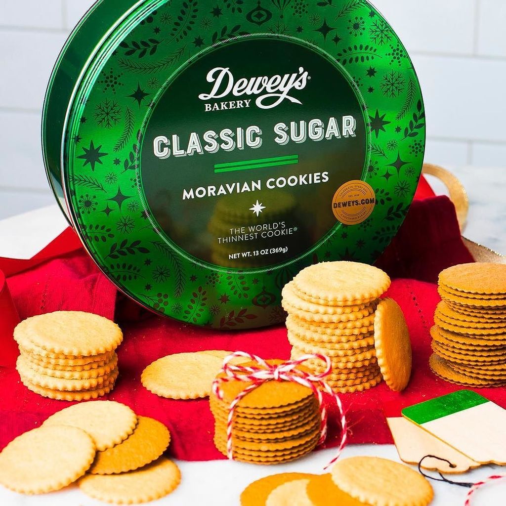 SalemBaking's tweet photo. Order today by 5pm at https://t.co/6ZuhcWfumG or https://t.co/O2rPAy8RZo with our FREE ground shipping to make sure you get your @deweysbakery treats in time for Christmas! You can also order by December 19th with two-day shipping or December 20th with overnight shipping. https://t.co/FshabOy6Qc