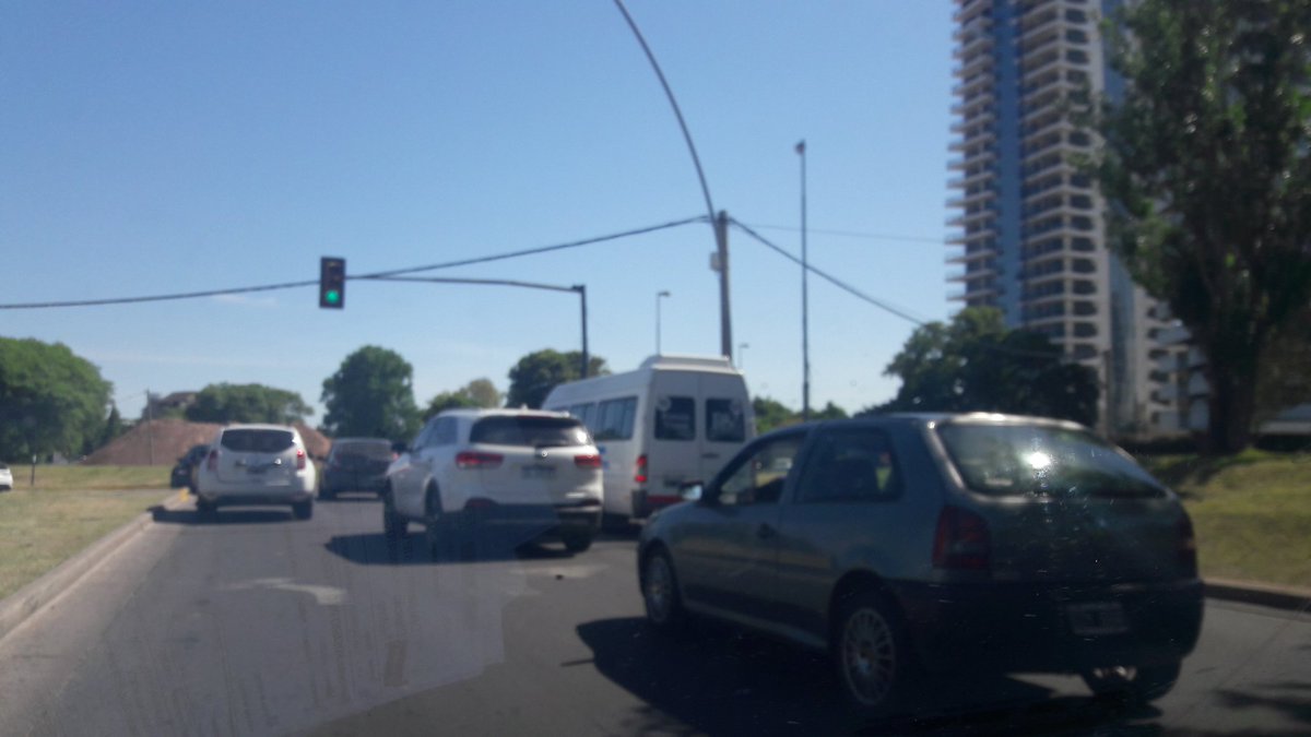 2 de 6 mini buses con rumbo incierto (Alto Rosario shopping tal vez?)