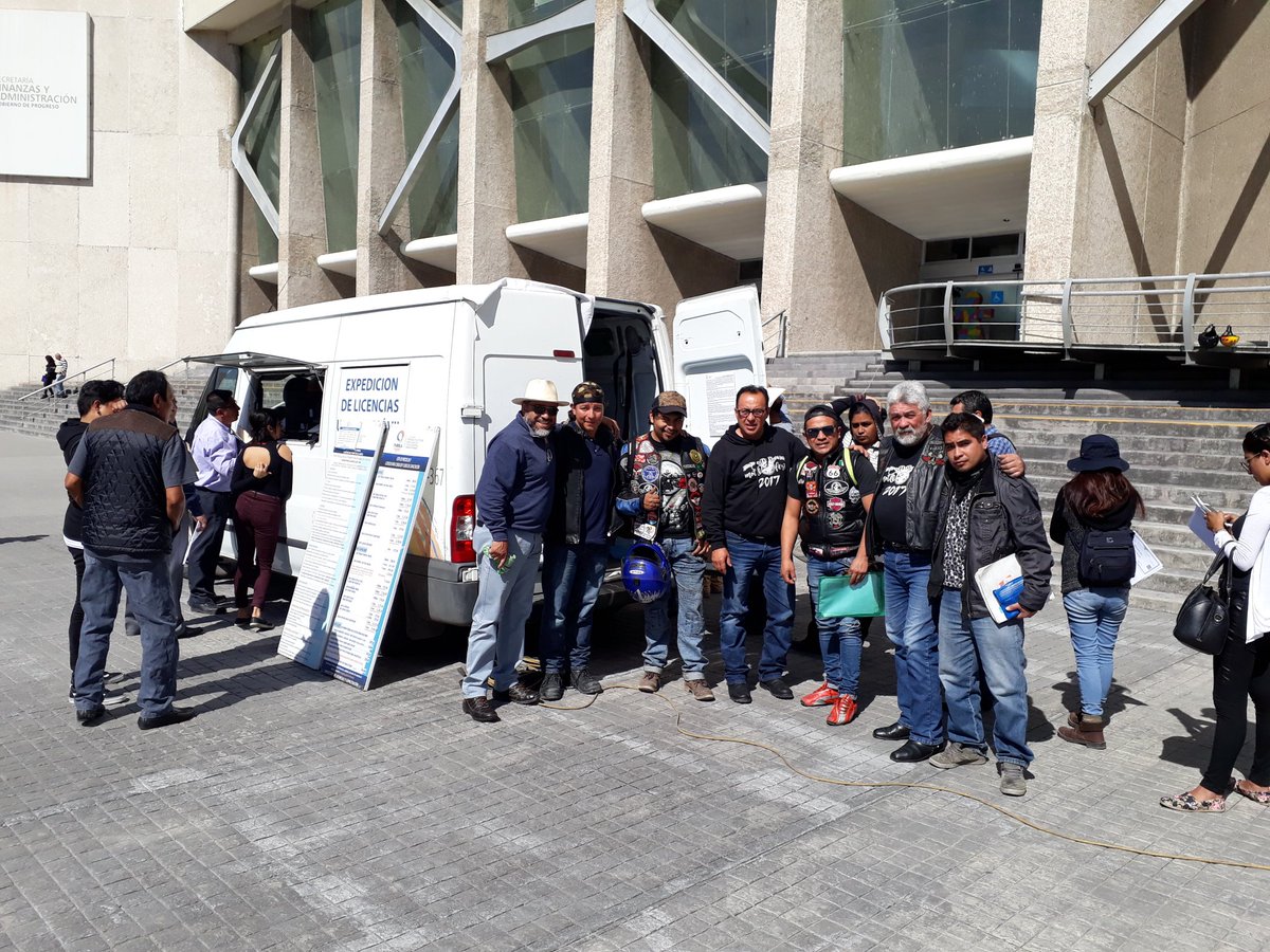 35mmpue's tweet photo. #Entérate Buena repuesta de la propuesta del dip. @JoseAngelRicard de emplamiento de motocicletas en la explanada de la @finanzaspue https://t.co/0c75d67Pj0