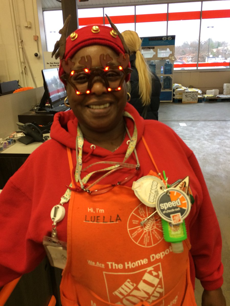 Emme07532949's tweet photo. Miss luella spreading Christmas joy! https://t.co/lSYLiPUFWI