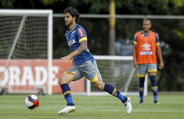 Empresário de Hudson: "Não podemos esperar mais. O Hudson precisa se programar, ver onde vai morar. Deixei isso bem claro aos dirigentes do Cruzeiro e, agora, vamos aguardar a resposta até amanhã (terça)."

#NossoFutebol