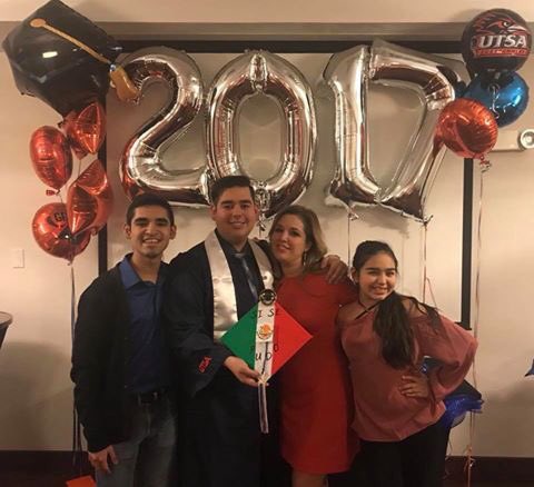Rickysal42's tweet photo. Thankful for everything and everyone that got me to this point #UTSAGrad17 https://t.co/uBgspl3pPY