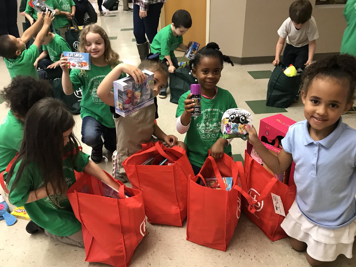 BayDistSchools's tweet photo. Why are these kids smiling? Because the amazing folks at Hiland Park Baptist Church just delivered a bag of toys to every single student at their school ... Parker Elementary. Such an awesome Christmas surprise. https://t.co/sl09jwW8mm