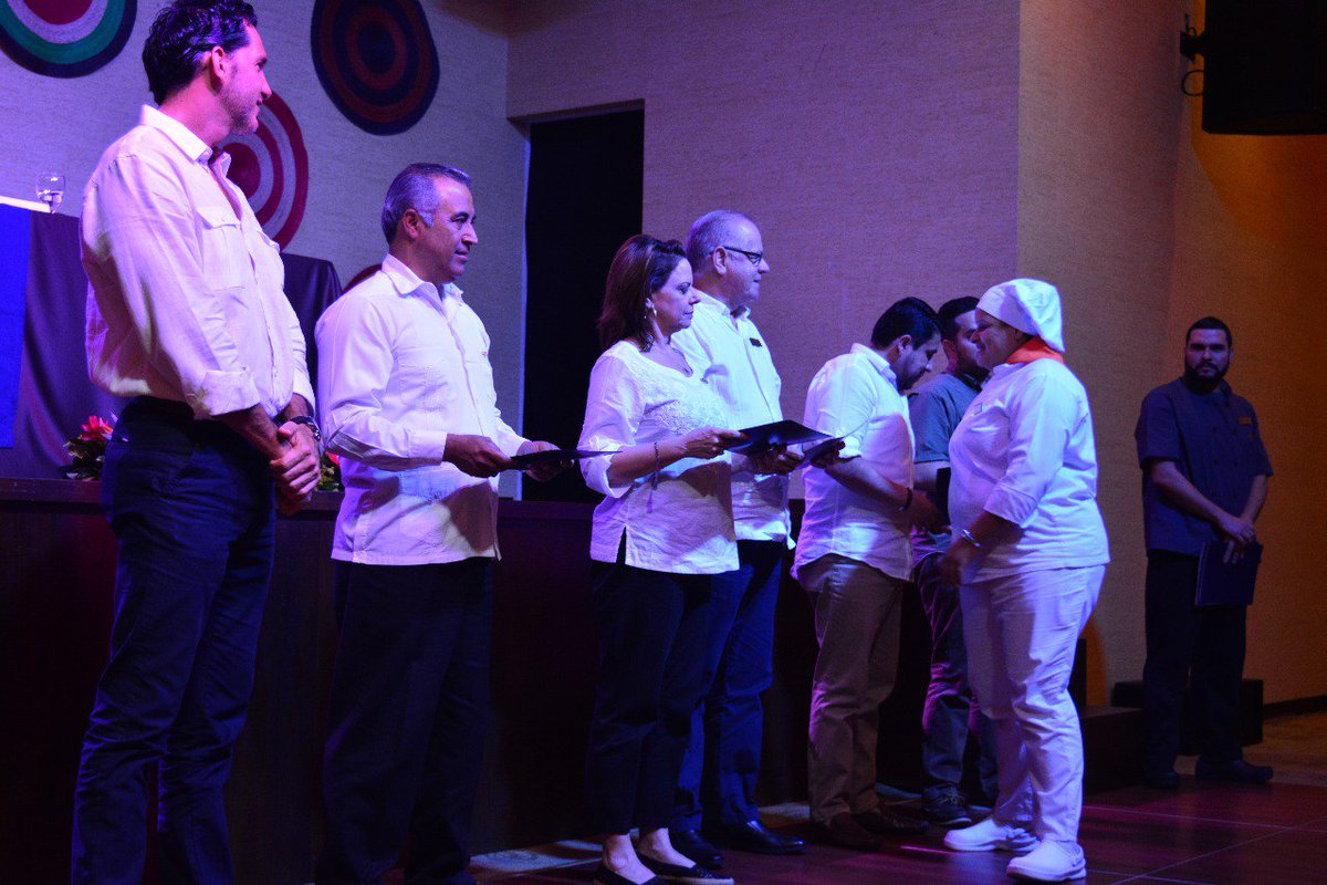 anita_chae's tweet image. Se logró que 12 personas del área de cocina y 8 personas bartenders, obtuvieran trabajo en el hotel Dreams Las Mareas gracias a la Estrategia Sociolaboral.