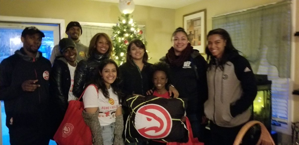 RE_1995's tweet photo. Our 💕 are so full from an awesome weekend. 23 of RE's @APSHollisCrew #ProjectDREAM students were surprised with new beds from the @ATLHawks! Some parents were in tears with appreciation because their kids were sleeping on air mattresses & couches, which we didn’t previously know https://t.co/3bETVZssUF