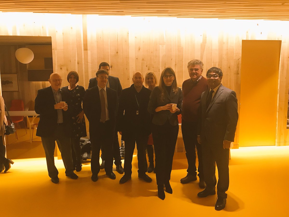 Visiting <a href="/maggiesoldham/">Maggie's Oldham</a> for a pre-Christmas event. Thanks to all the staff and the volunteers for the magnificent work they do at this centre. @CWilkinsOldham <a href="/eddie_moores/">Eddie Moores</a>