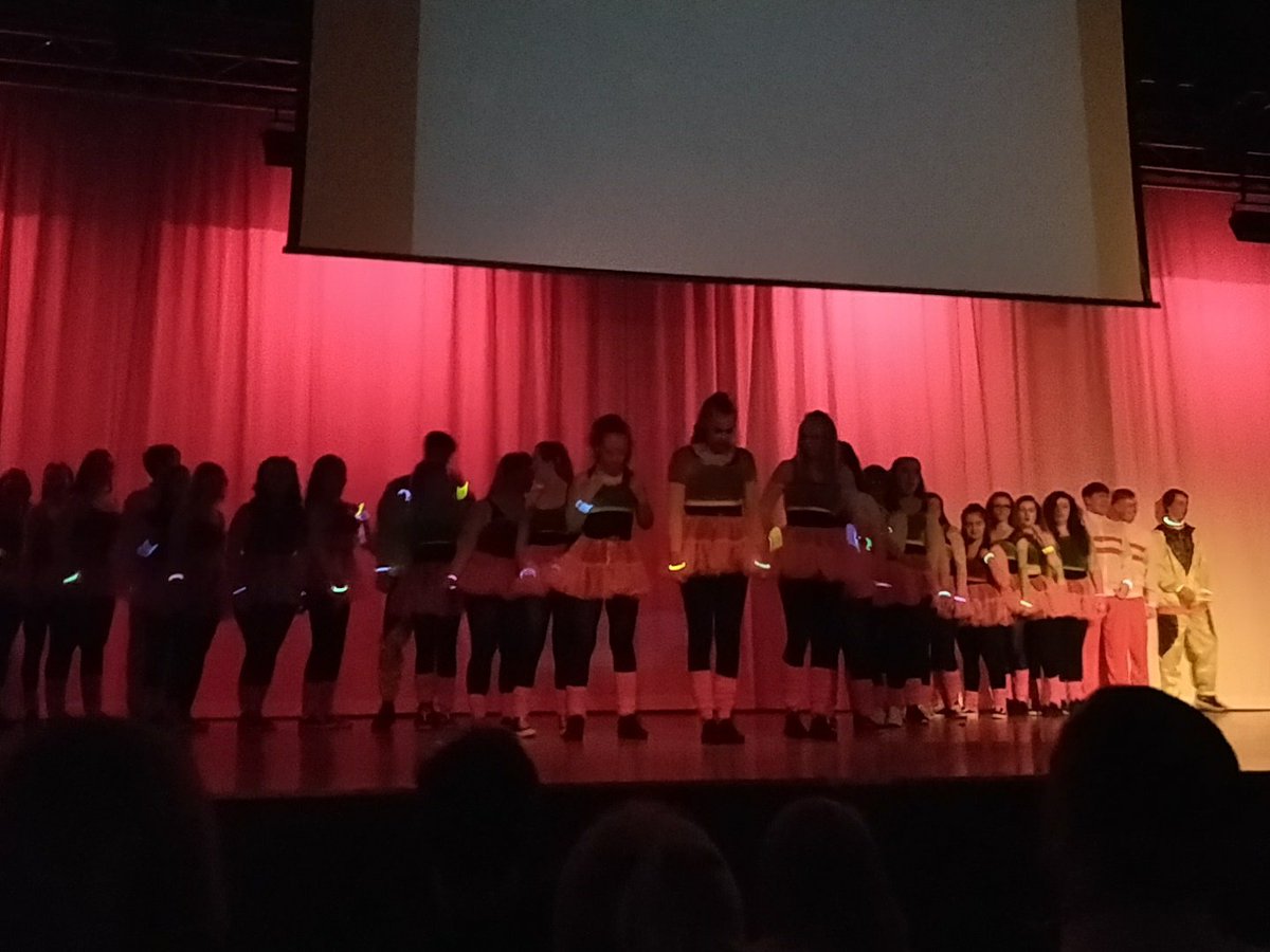 DennyHighSchool's tweet photo. @CruachanHouse the Power Within take to the stage #DanceOff17 #prideindennyhigh https://t.co/6iNfrBTG5i