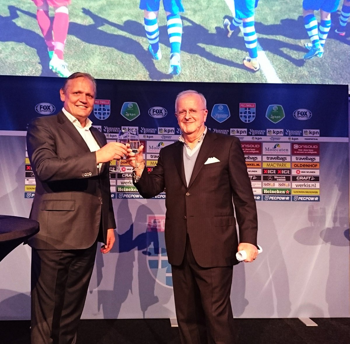PEC Zwolle blijft spelen in MAC3PARK stadion: bit.ly/2CAuJvt #peczwolle