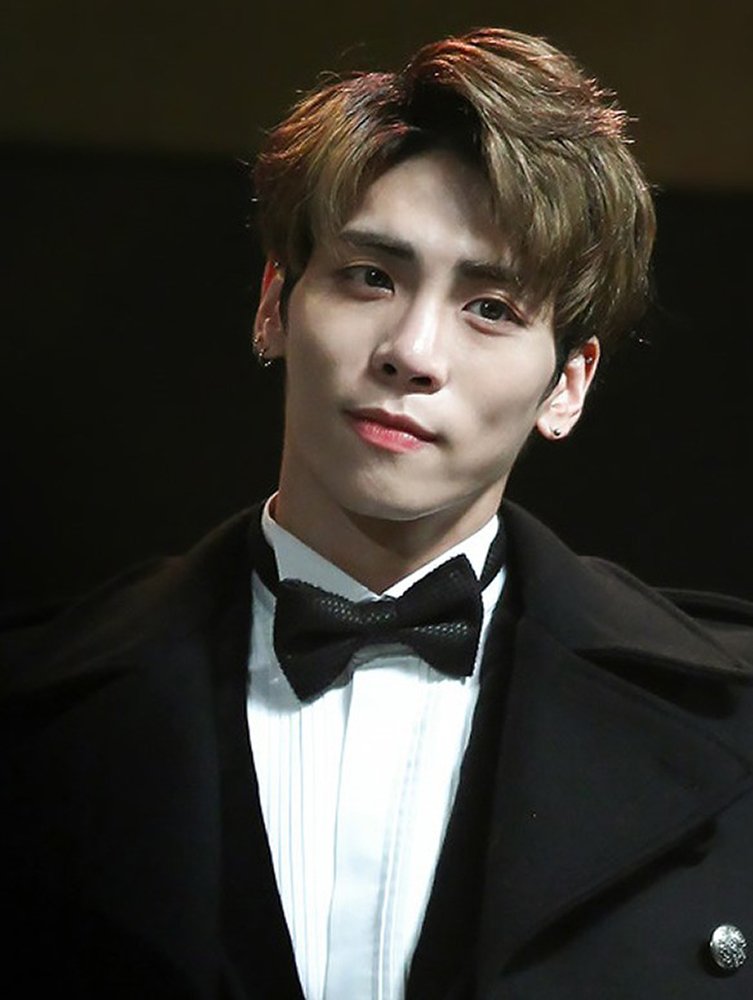 Junghoppie_'s tweet photo. -No soy shawol pero me dolio al saber la noticia de Jonghyun , ya que la primera vez que escuche shinee el llamo mi atención
Mis condolencias a las shawol y biased Jonghyun 
#SHINee #JONGHYUN #StrayStrongShawols https://t.co/zSTxL1VRRt