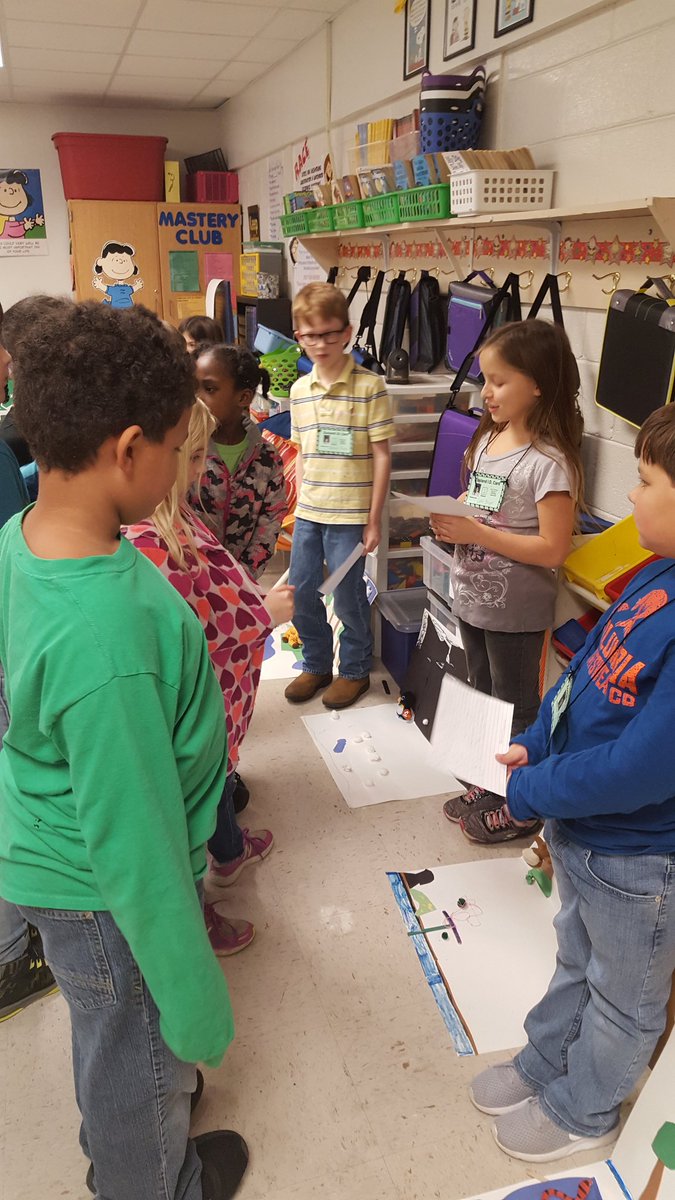 ReachASES's tweet photo. 2nd graders sharing their animal habitat projects with some 1st graders. #sharingiscaring https://t.co/wTCpeHyJ2s