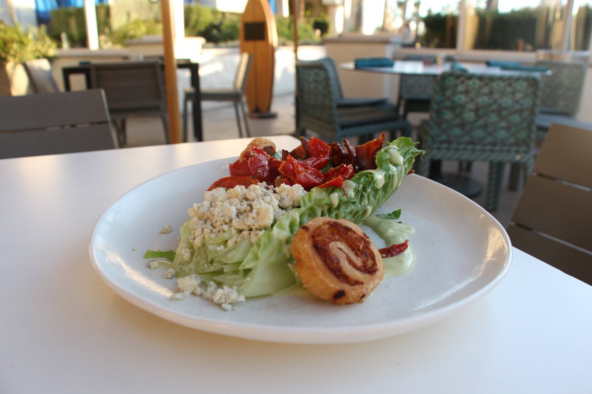 Need to perk up your Monday? Our Cowbunga Salad should do the trick! Menu: bit.ly/2ituDRC

#PetesGrilleHB #motivationmonday