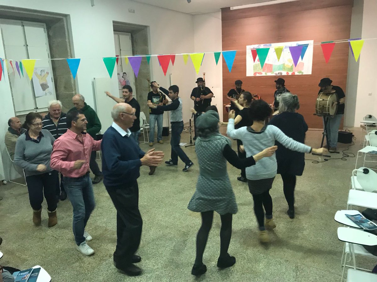 SC_Medulio's tweet photo. OS VIQUEIRAS: Bo Facer Con Alegría E Participación Popular. https://t.co/jf5C0GNCrs https://t.co/MM7MTxVULN