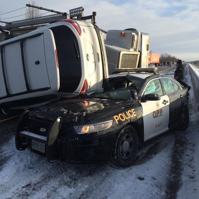 Tractor-trailer hits OPP cruiser in Napanee; Quebec driver charged ow.ly/EVxf30hiWR4 https://t.co/jeHOz74y3k