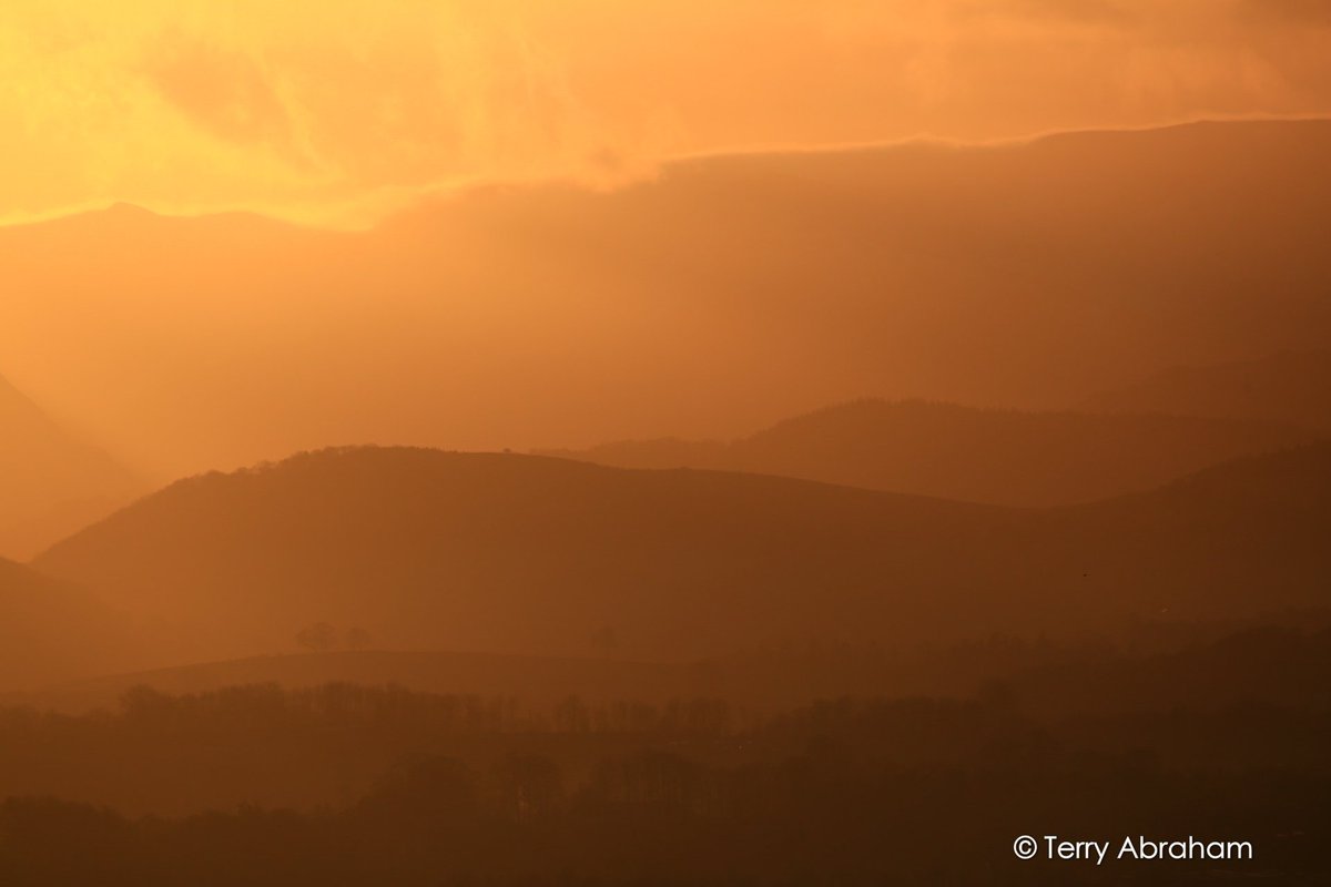 terrybnd's tweet photo. Popped out to enjoy views of the fells at sunset today 😊 #lakedistrict Blow away the cobwebs from the past few days 😉📸🏔 #Cumbria https://t.co/KNumM0iDIi