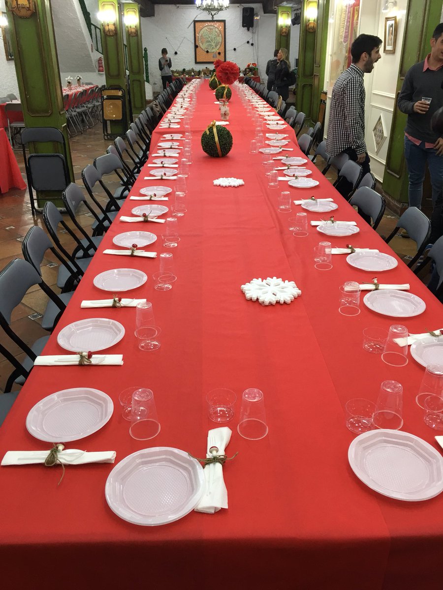 peudelacreu's tweet photo. 🤶🏻El pasado sábado #FallaPeudelaCreu celebró la tradicional cena de Navidad en la que tuvimos la visita de Papa Noel donde los niños pudieron entregarle sus cartas llenas de ilusiones 🎅🏼🎄☃️ https://t.co/NrJgiGQd2d
