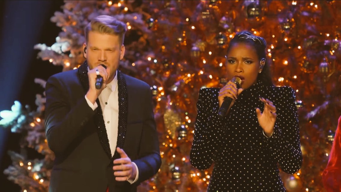 notsobasic_kat's tweet image. Favourite has to be How Great Thou Art with Jennifer Hudson 😍😍because you all look like you are having so much fun and it sounds amazing. Whenever I hear it I always get chills #APentatonixChristmasDLX