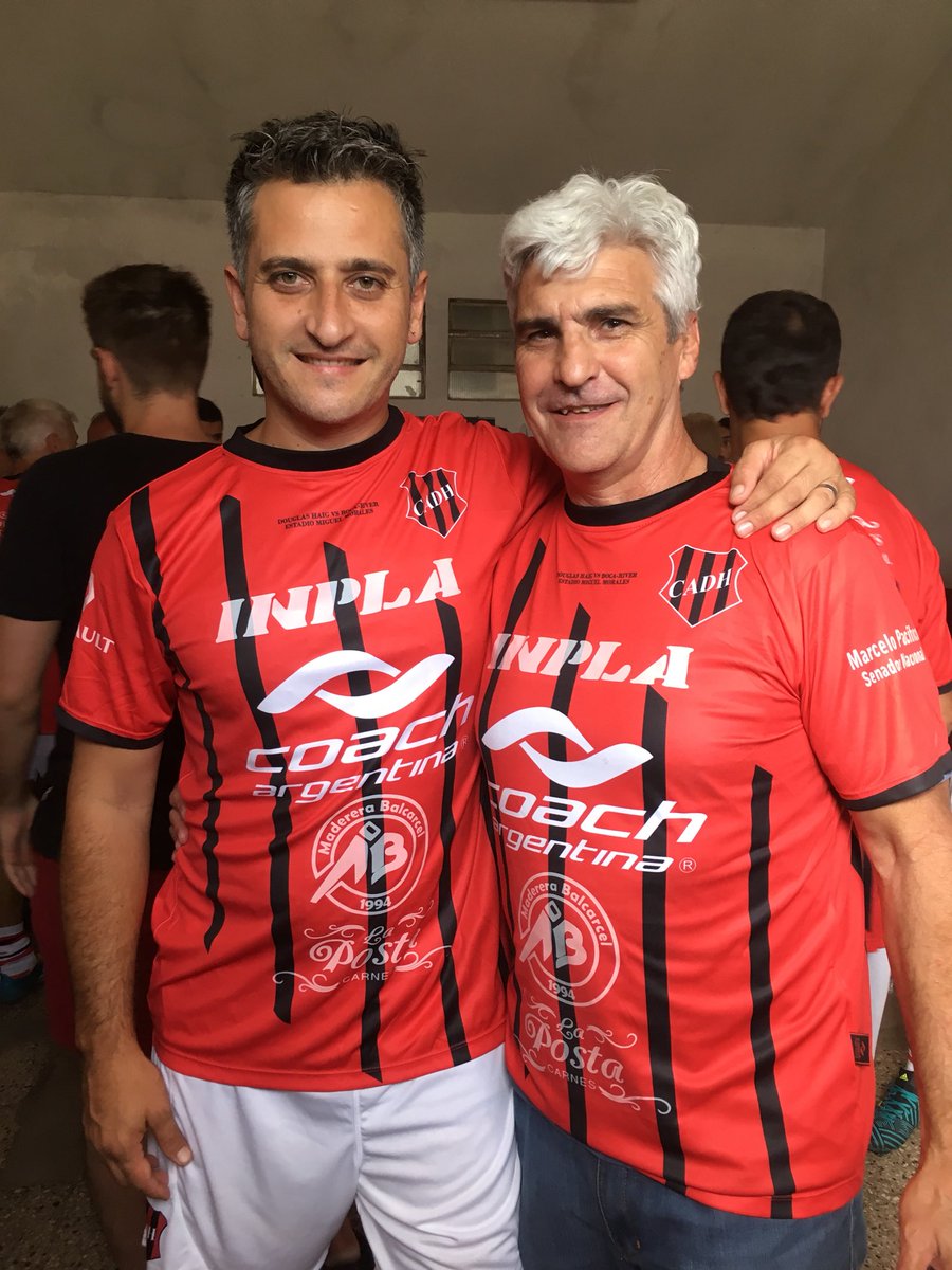 PFogoneros's tweet photo. Fiesta de los ídolos!! #douglashaig https://t.co/ORzVcxvpPC