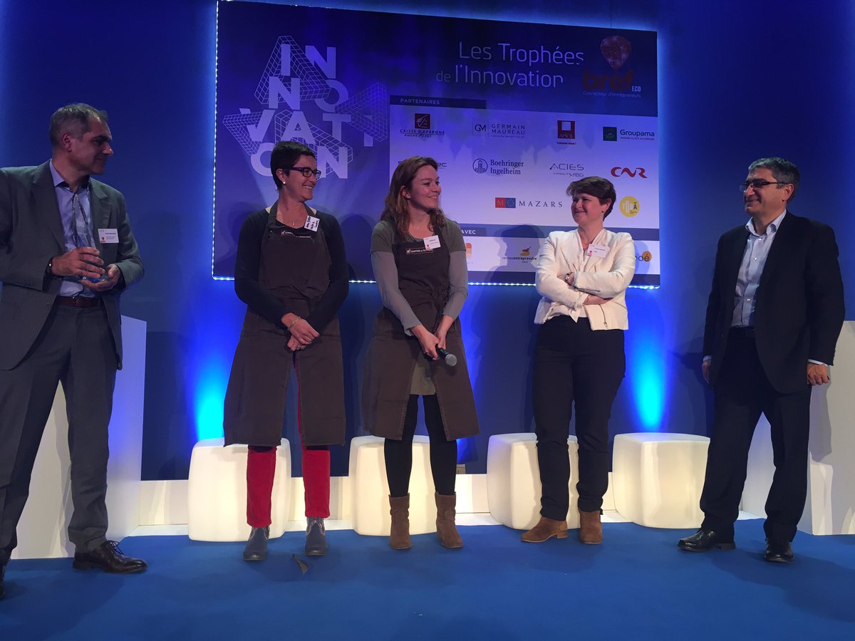 BrefEco's tweet photo. #brefinnnov Le prix coup de ❤️ est remis à @ComptoirCampagn  par @tuba_lyon et @Groupama https://t.co/XVJ21GtZxl