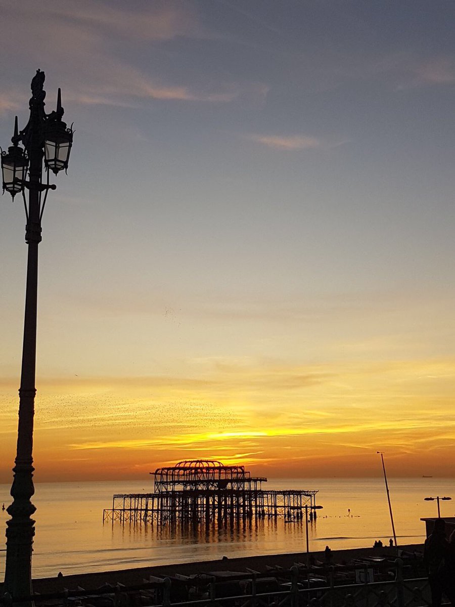 GrandBrighton's tweet photo. Another stunning sky in Brighton today as the sun went down. #murmuration #sunset #grandviews #brighton #sussexsky https://t.co/EBvJbCBiPn