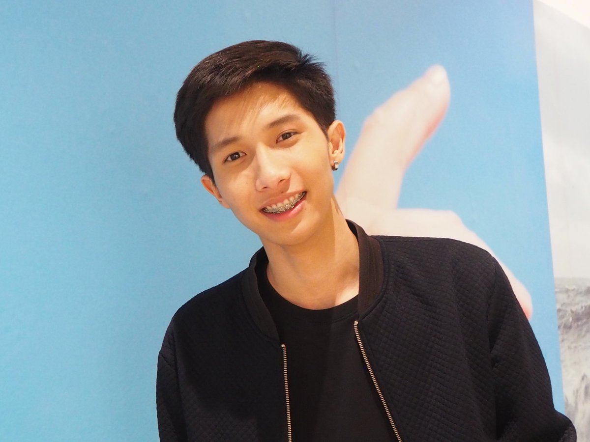 iicetemm's tweet photo. นานๆจะเจอกันที😂 @conne_915 https://t.co/jVOs5MAlMU