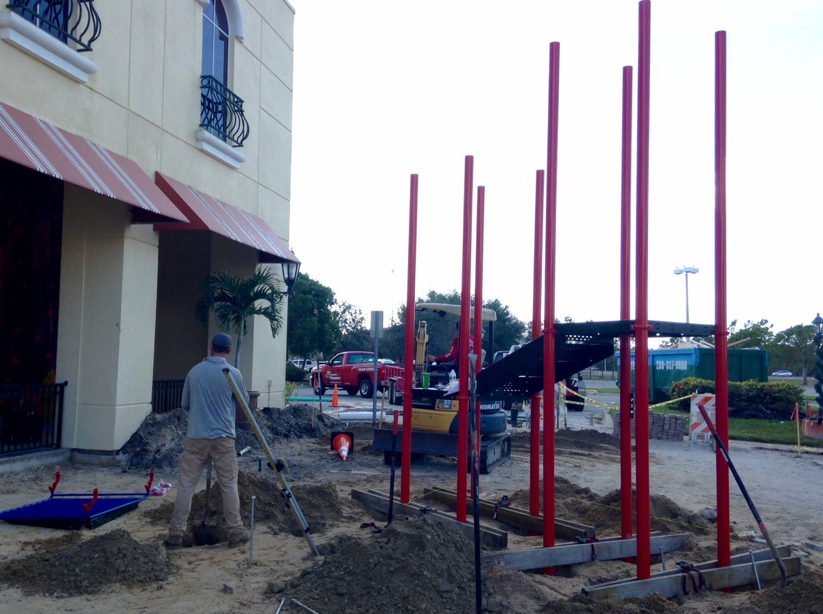 miromaroutlets's tweet photo. The fun climbing walls are installed at the new WINK Playland, and the exterior playground is underway! 😁 Stay tuned for more updates. #MiromarOutlets https://t.co/r6bzgykdaI