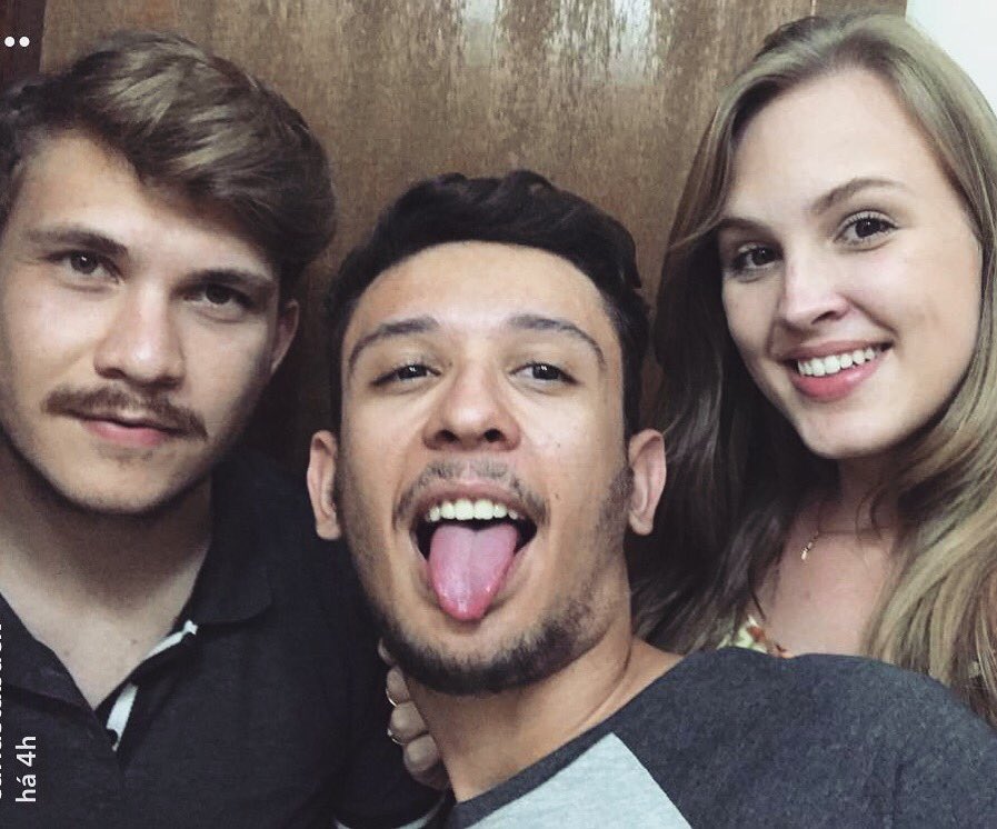 barretoclebeer's tweet photo. Como eu amo essa foto ❤️👨🏼👨🏻👱🏼‍♀️ https://t.co/LHBMLQy4lI