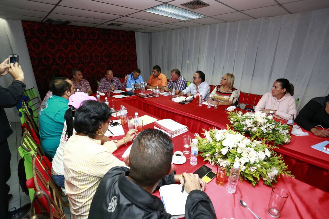 RMarcoTorres's tweet image. También evaluamos los avances del plan de asfaltado en todas las vías principales de los 18 municipios, y revisamos las acciones ejecutadas para la protección y seguridad del Pueblo de #Aragua #NavidadesDePazYDemocracia