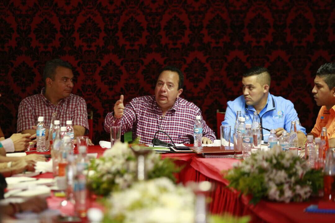 RMarcoTorres's tweet image. También evaluamos los avances del plan de asfaltado en todas las vías principales de los 18 municipios, y revisamos las acciones ejecutadas para la protección y seguridad del Pueblo de #Aragua #NavidadesDePazYDemocracia