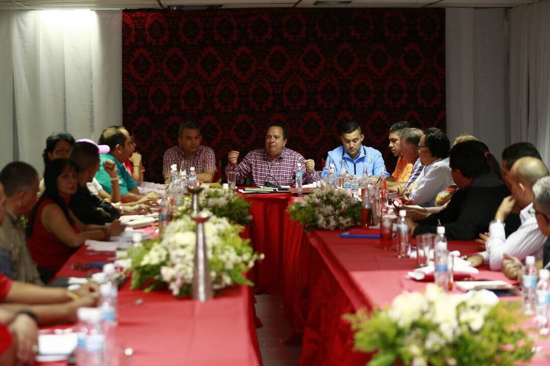 RMarcoTorres's tweet image. También evaluamos los avances del plan de asfaltado en todas las vías principales de los 18 municipios, y revisamos las acciones ejecutadas para la protección y seguridad del Pueblo de #Aragua #NavidadesDePazYDemocracia