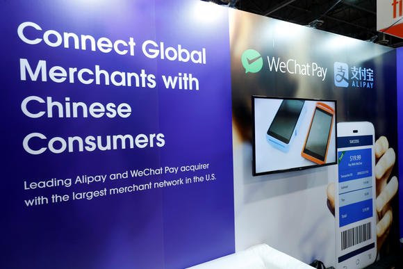 US merchants adopt #Chinese app #payments to draw big spenders. Nearly 3 million traveled to the U.S. in 2016, placing China fifth in terms of visitor arrivals after Canada, Mexico, the U.K., and Japan. bit.ly/2kJxQK9 #alipay #wechatpay