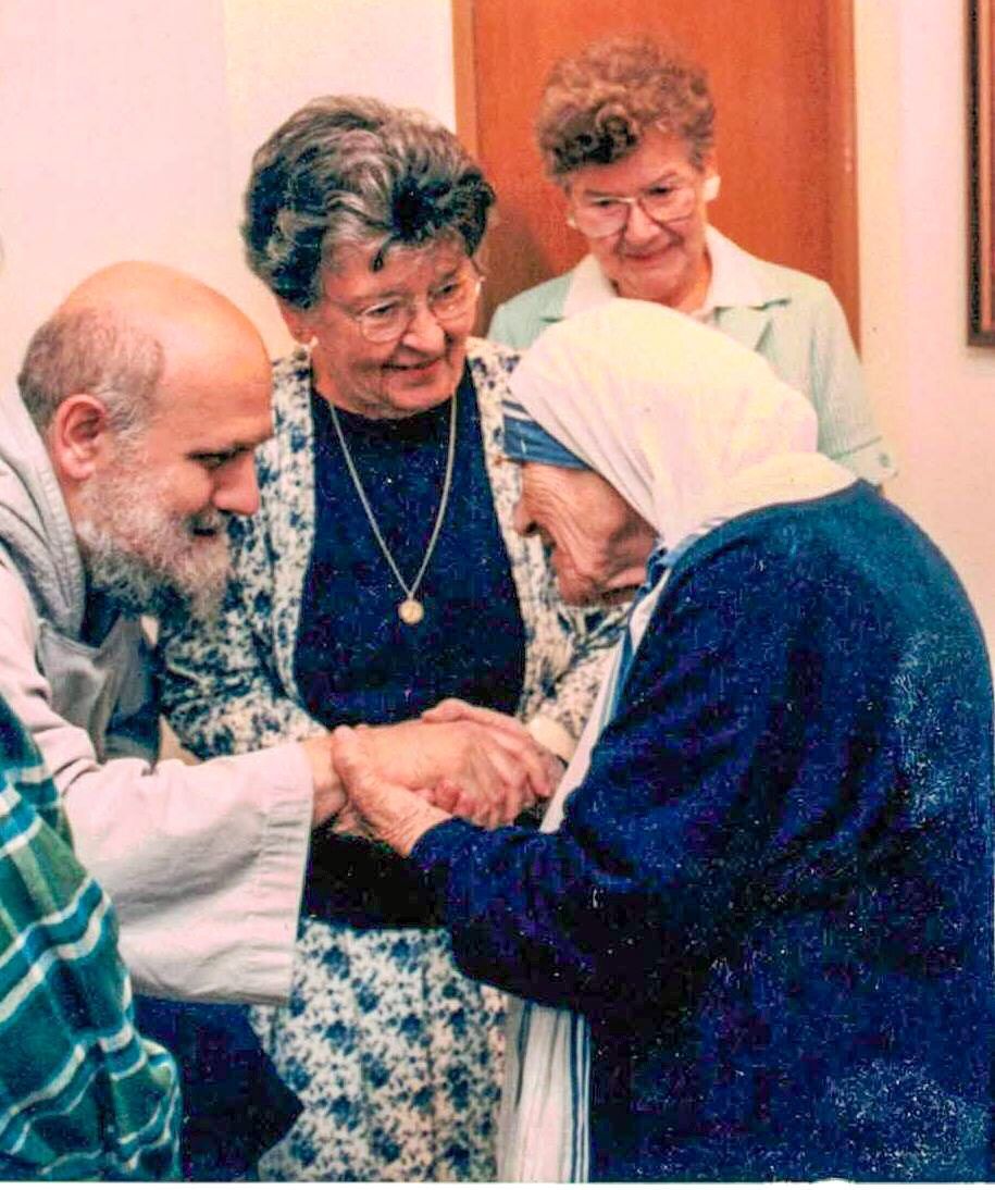GoodCounselOrg's tweet photo. Please help pass the word that the services for Fr. Andrew, @CFR_Franciscans will be #streamedlive - you will be able to watch even if you don't have a Facebook account. #FatherAndrew #RIP #prolife https://t.co/sDoi2dBVY0 https://t.co/rOk4BYgp7g