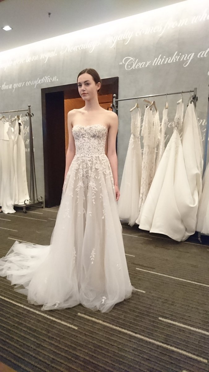 TrinityGallery_'s tweet photo. Come discover our latest @Reem_Acra Spring18 #weddingdress collection. The Fleur #weddinggown featured. #ReemAcra #weddings #wedding #bride #brides #bridal #couture https://t.co/0ajwg7Y8Fw