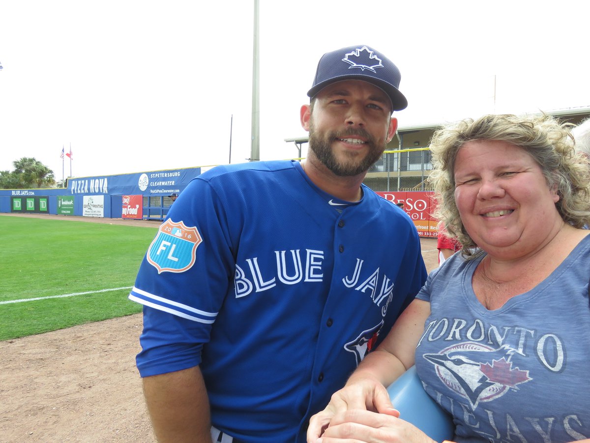 biggles14's tweet photo. Ryan is always so good with the fans. #Dunedin #BlueJays #st2016 https://t.co/tV2hbD92yJ