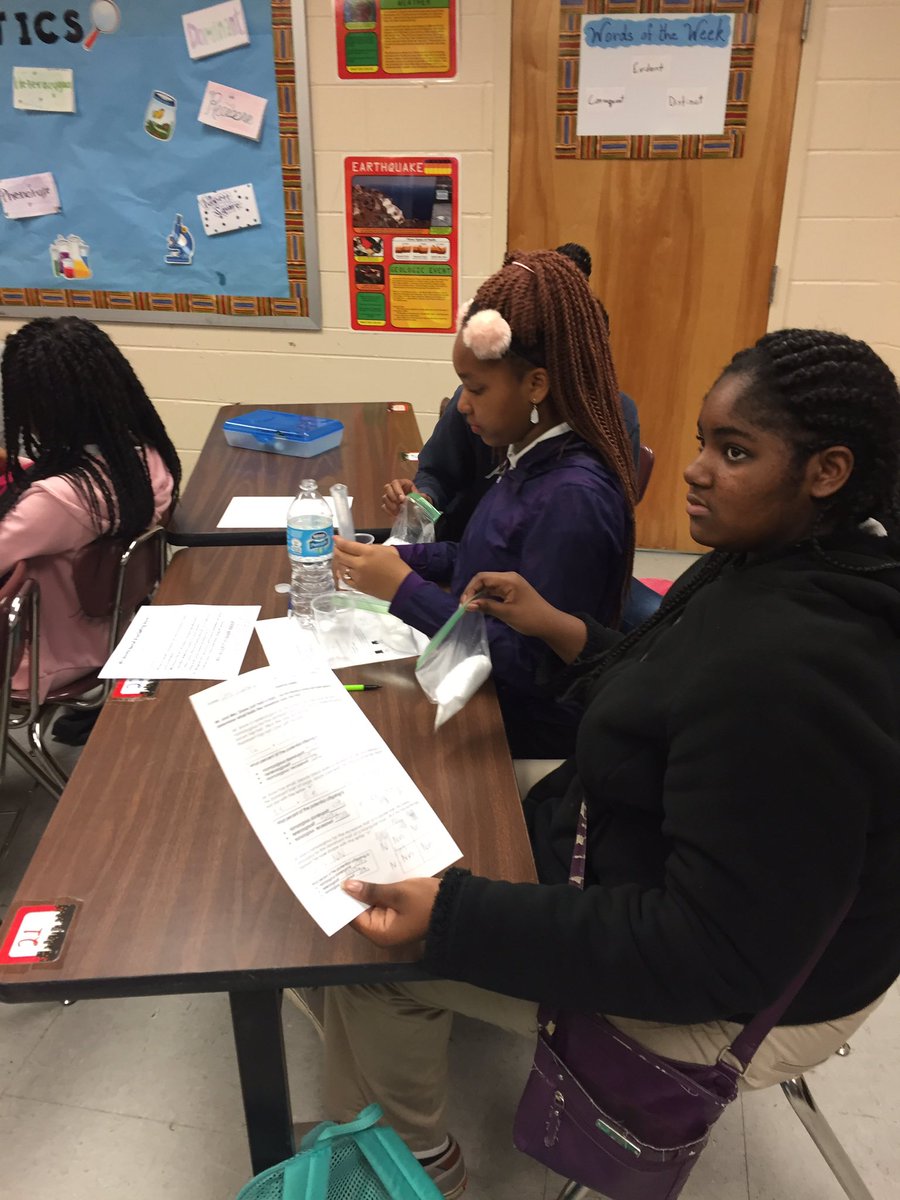 nrburgermiddle's tweet photo. Making snow in science class #InquiryStandards #Lab #FunLearning #SchoolIsStillInSession @thehousespirit @HPSD https://t.co/LHz9JTPLeo