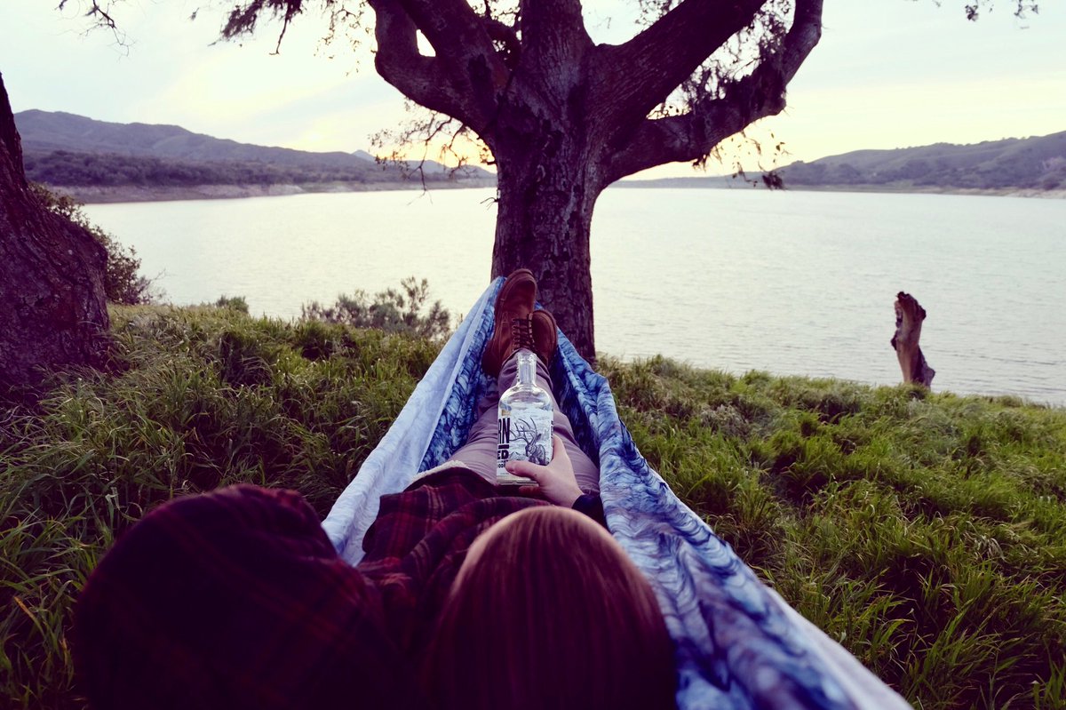 channingtatum's tweet image. Attention all hard workers and shit stirrers: @bornandbred is assembling a group of talented and outgoing ambassadors for 2018. Candidates should be 21+, social with a wide array of interests... instagram.com/p/Bc3ZbXNhZJz/