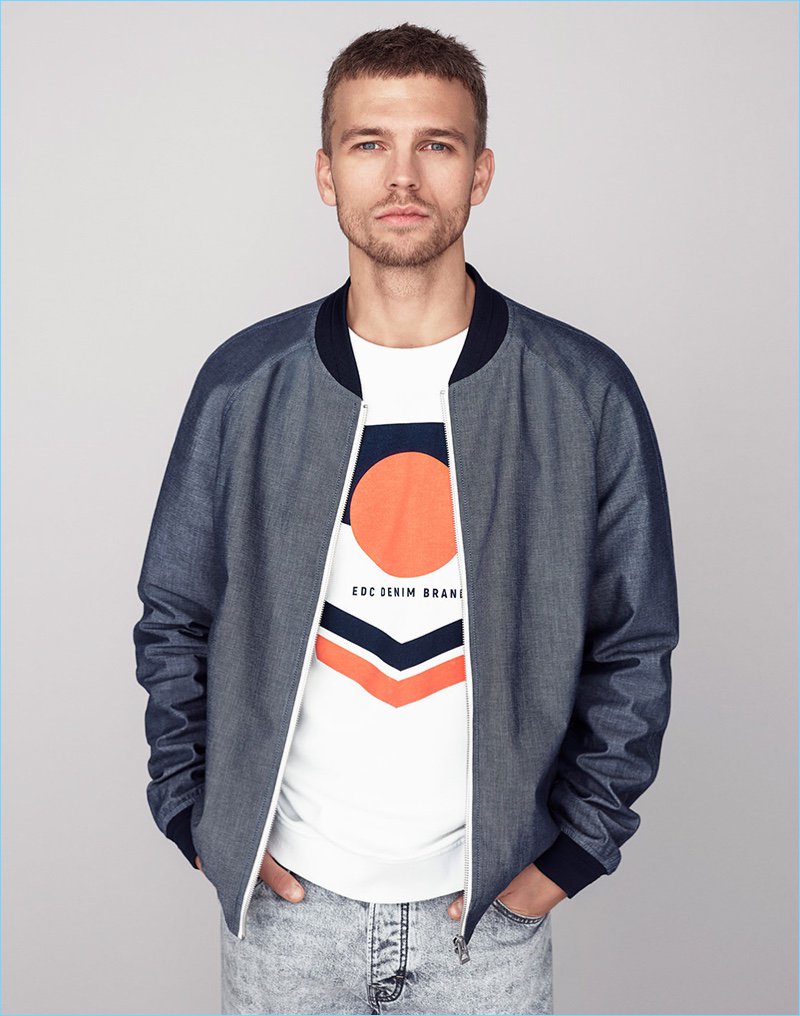 thefashionisto's tweet photo. #BenjaminEidem Goes Smart Casual for Esprit's Spring '18 Outing #SS18 @espritofficial https://t.co/zeuCjwTI6w https://t.co/HO4oPsnU4F