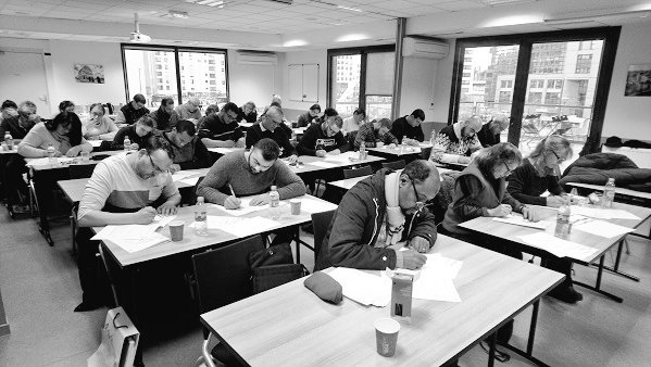 PhilippeRocca's tweet photo. @GrandLyonHab semaine importante pour une 30aine de nos salariés 1ers examens #Parcoursupcertifiants #Afpols pour l'obtention du titre #gardien reconnu au #rncp . Aujourd'hui les épreuves écrites.. malgré la neige ce matin ! Bravo &amp; demain 1eres épreuves orales ! @fmartinafpols https://t.co/zkHw39H4mL