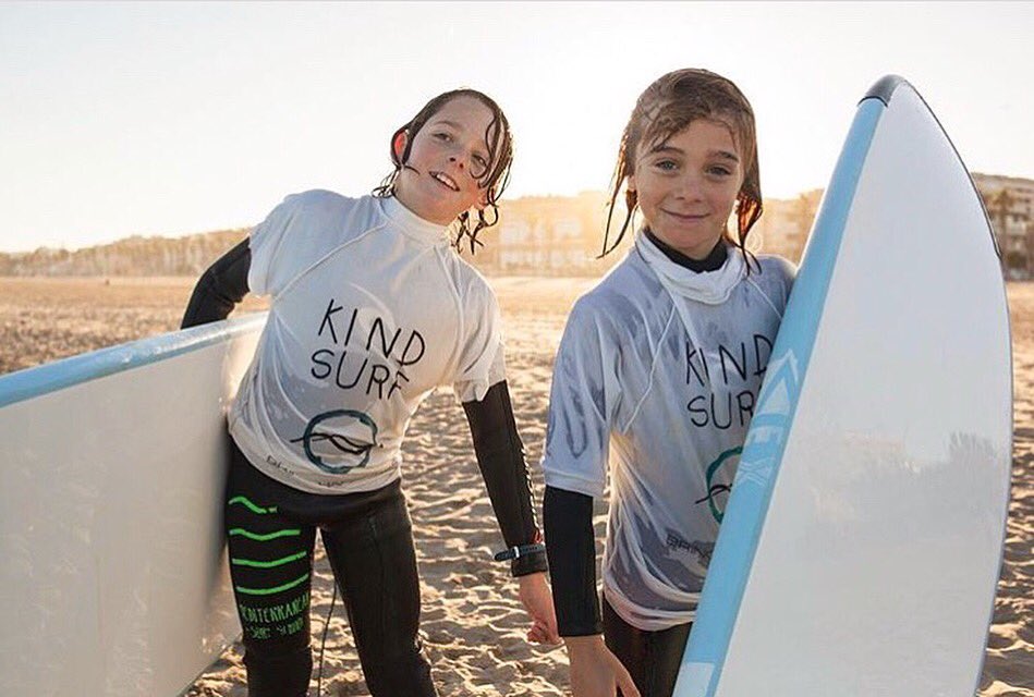 Muchísimas gracias x hacer q ayer fuera un exitazo💙
el programa de surf social:
‘Mediterranean Social/Kind Surf’ tendrá la oportunidad de becar a más niñ<a href="/s/">『S』</a> 
@Cuple <a href="/Arnette/">Arnette</a> @sientealboraya @colegiojuancomenius @amasoniatropical #danielalfonsofisioterapia #panaderialtomijares
💙