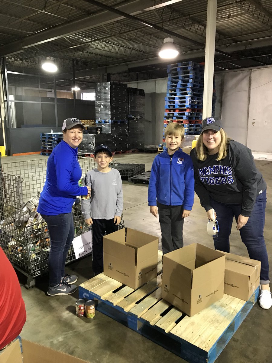 CESMemphis's tweet photo. CES had a fun morning volunteering at the Memphis Food Bank today! https://t.co/rLnuR1WGx9