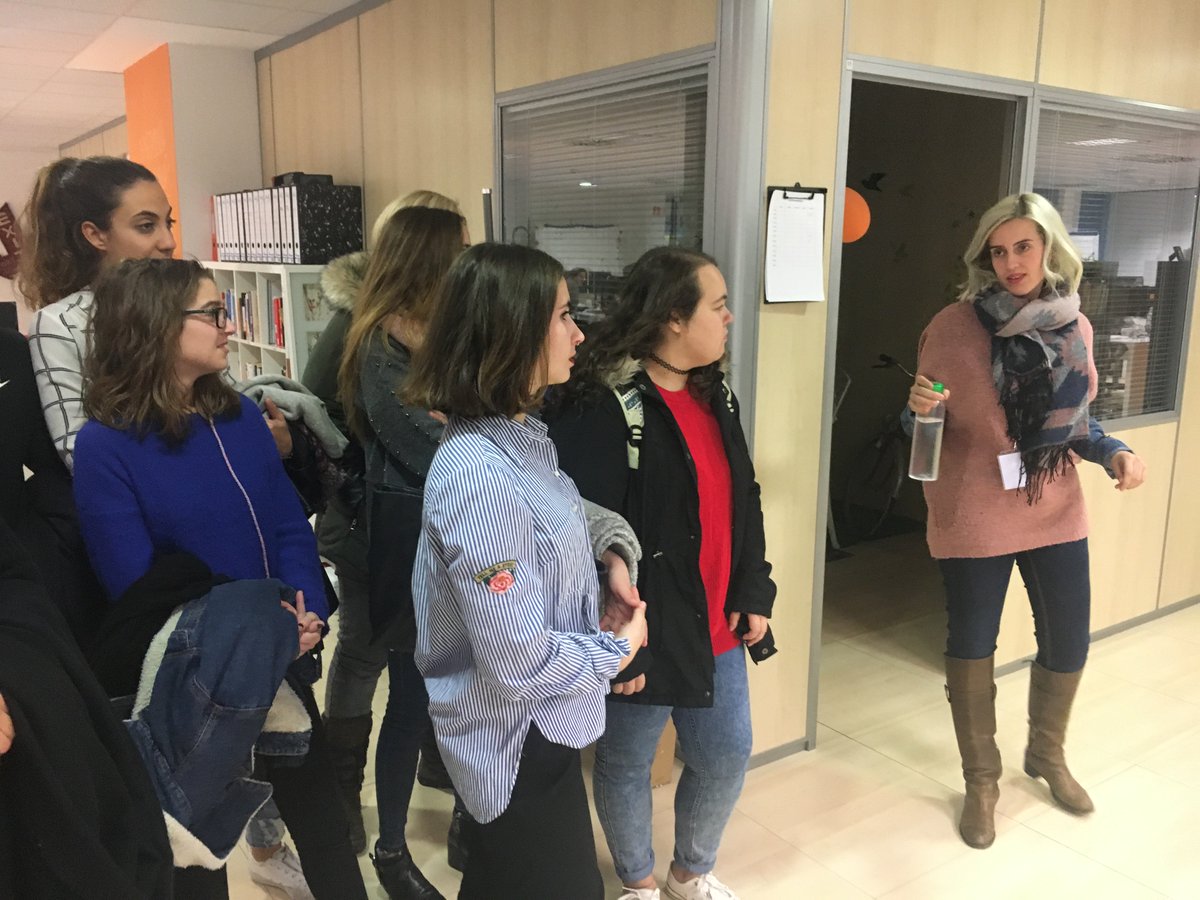 Delgado_EDUC's tweet photo. Visita a @habitissimo de los alumnos de #TSLCM_LS y #TSEI_LS de Empresa de @LaSallePalma. Motivando a los alumnos a crear empresas que pongan al trabajador en el centro de sus políticas #empresasconalma. https://t.co/wRXmjWAp6e