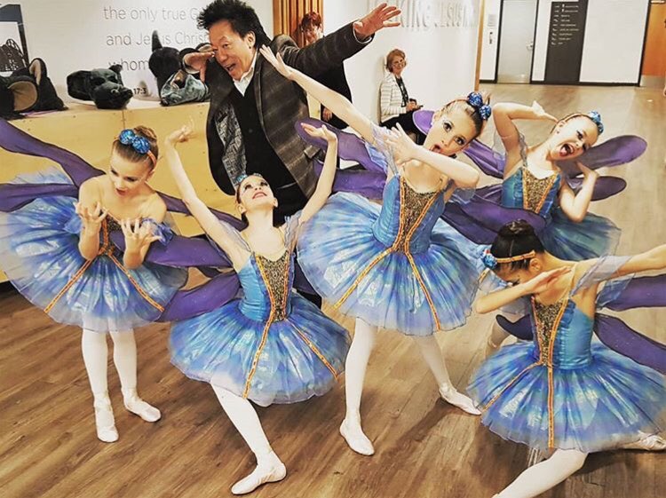 GohBallet's tweet photo. All the giggles backstage at #GohNutcracker- showing @AndyChu_FMA how it’s done! 📸@AndyChu_FMA
https://t.co/xqij5ZIC4B https://t.co/UJhu8FmgDW