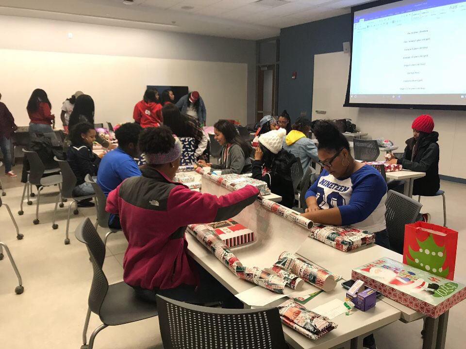 NAACP_IU's tweet photo. Tis the season of giving! This holiday season we helped usher in the holiday spirit by supplying gifts for a family through our Adopt-A-Family initiative! We would like to thank EVERYONE that helped with this great act of kindness, your efforts do not go unnoticed. Happy Holidays https://t.co/0H6AoywZFU