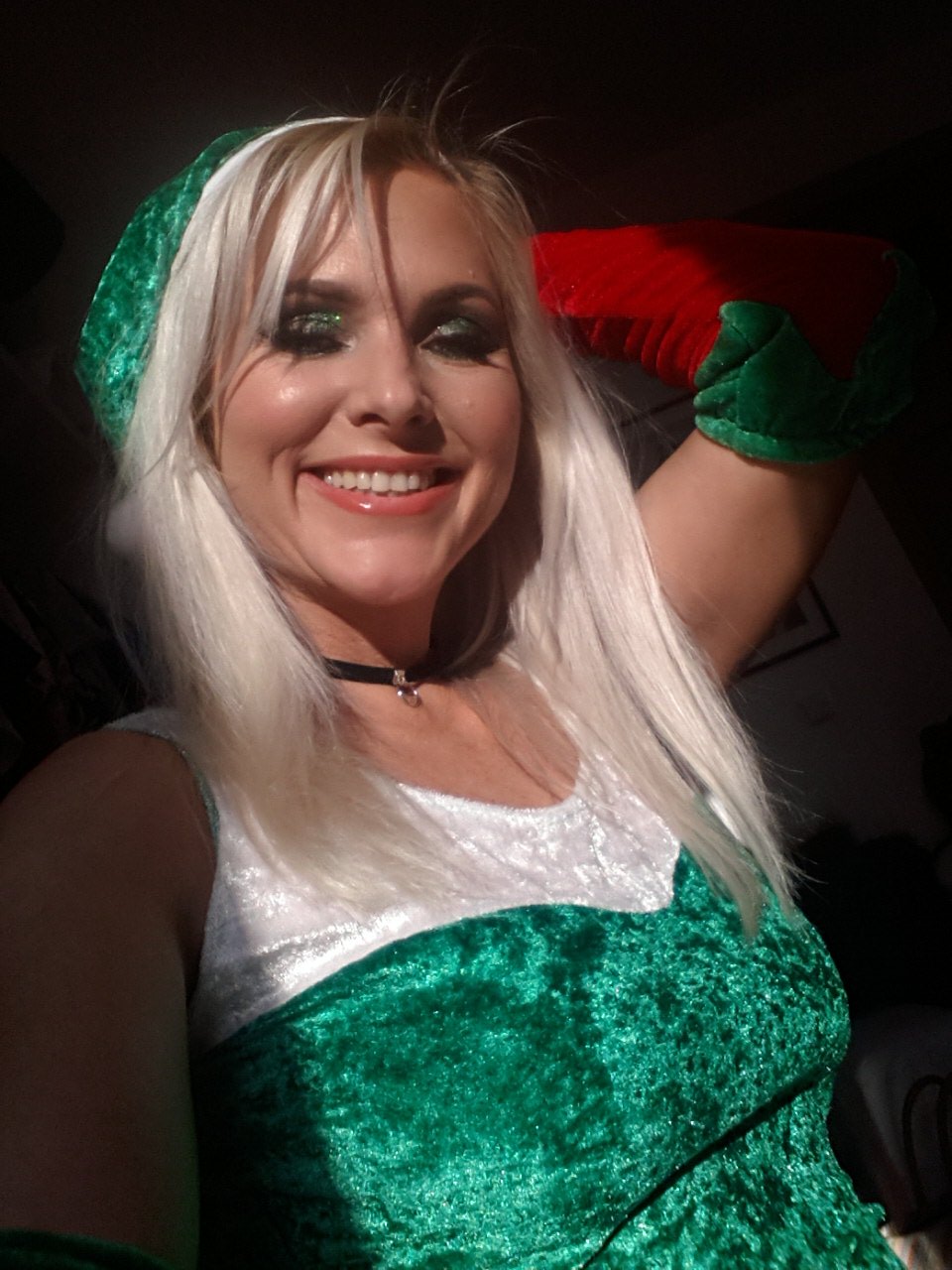 Happy and merry Christmas time to everyone, many love and health !!! Sweet kiss and big hug ♥️♥️♥️ https://t.co/iXCGy4Vxhh