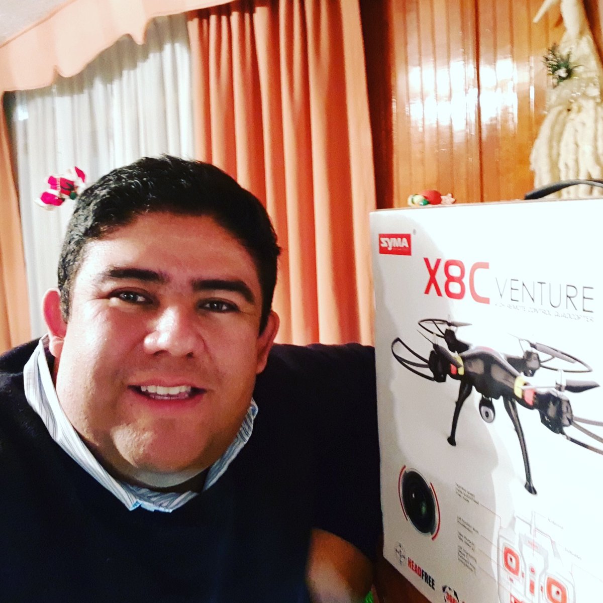 ChacaleoPrensa's tweet photo. Mil Gracias!!! @AngelSaidK por todas tus atenciones y Regalos 🎁 que enviaste a la Rifa de la Gran Posada "CHACALEO" 2017 🎉🎉🎉 Estuvieron increíbles los Drones 👏👏👏 Muy agradecidos que sígan los éxitos 🍀 y suerte en tu serie @angelitomireyy GRACIAS!!! 🎁 Prensa Espectáculos https://t.co/epfdi1m5sP