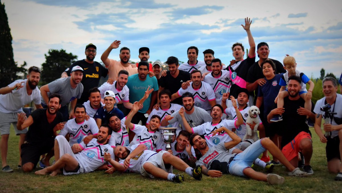 #SERIE2 #B
FINAL 🏆

Disfruta la crónica: 

✎ JUGATE CONMIGO

<a href="/Jugafclub/">Jugá Fútbol Club</a> consiguió la gloria que le permite ingresar nuevamente en la más rica historia del amateurismo. ¡Salud Campeón!

ligamvd.com

#modoMVD 💪

<a href="/UmbroUruguay/">Umbro Uruguay</a> 
<a href="/RgUruguay/">RG Uruguay.</a>