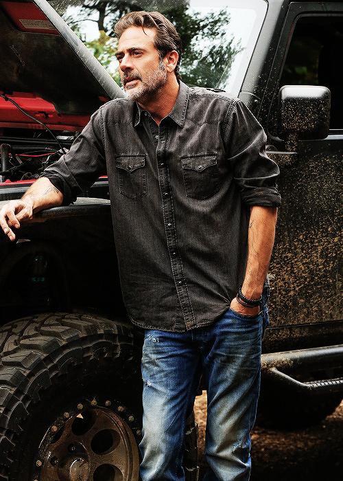 FlashiKat's tweet photo. @collette04 @NormansCat @wwwbigbaldhead @JDMorgan #ManCrushMonday β€ #TWDMen https://t.co/cRDmoLM4aq