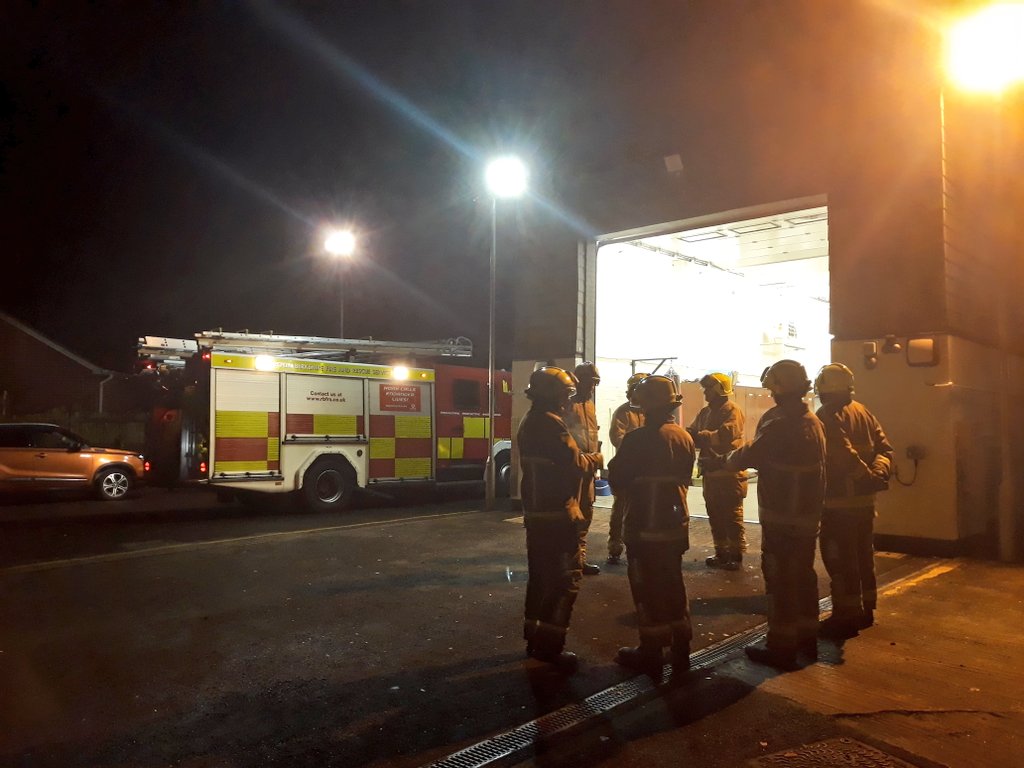 RBFRSofficial's tweet photo. Firefighters from #Lambourn Fire Station conduct training exercises on their weekly drill night, preparing them to help keep their community safe. Interested in joining our team of on-call firefighters? Visit https://t.co/iRDzkjdMc3 for more information #berkshire #beoncall https://t.co/tiz29OSji8